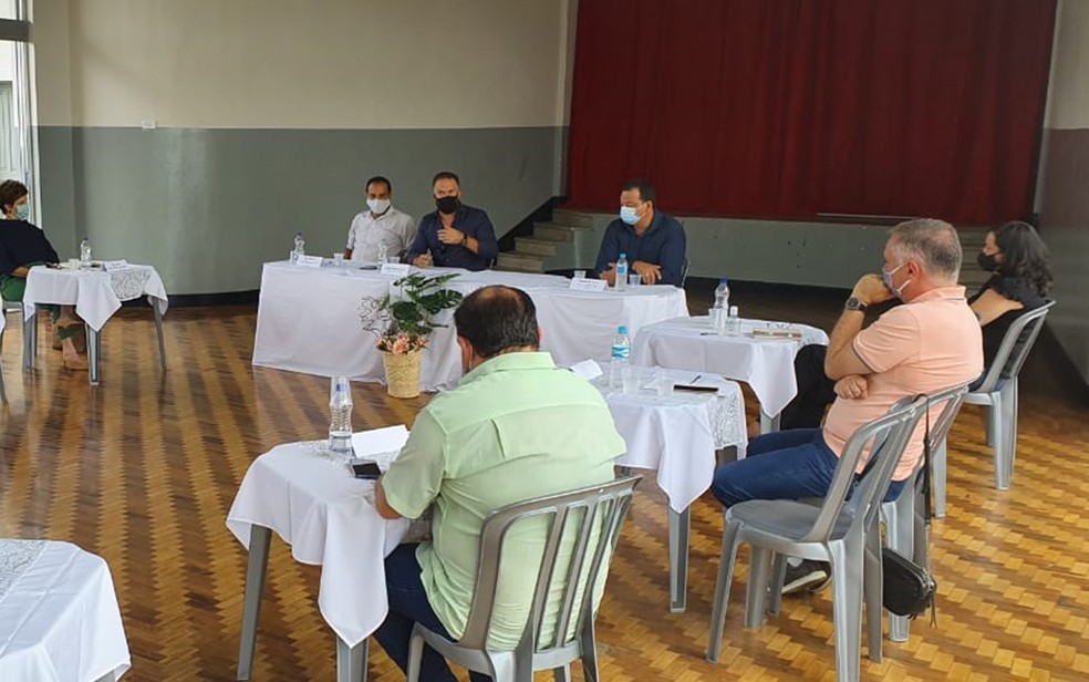 Prefeitos se reúnem para discutir medidas de enfrentamento à Covid-19 no Sul de Minas