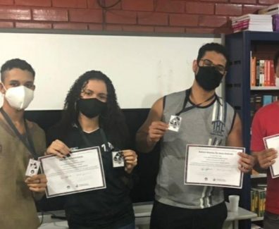 Alunos de Cariacica são premiados com medalha de cristal pela Olimpíada Nacional em História do Brasil