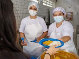 alunos ajudam cardapio no distrito federal