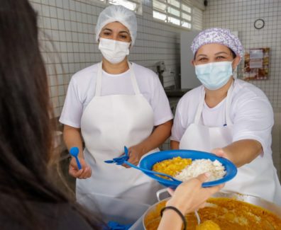 alunos ajudam cardapio no distrito federal