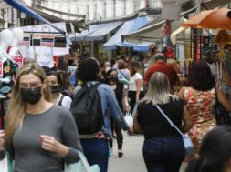 movimento_de_vendas_de_brinquedos_para_o_dia_das_criancas_comercio_varejista_nas_ruas_do_polo_saara_centro_do_rio_de_janeiro_ffraz_abr_100720210104