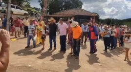 CHEGADA DE FOLIA DE REIS EM MONTE BELO MG – CASA DO SR. CHICO DO TITINHO