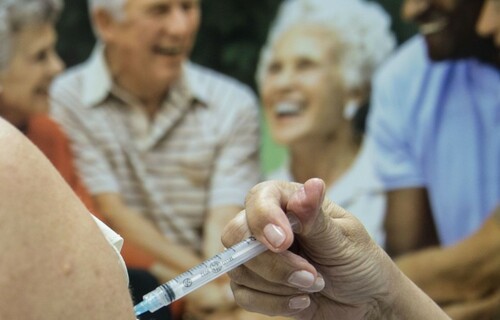 Vacina contra a dengue: por que pessoas com 60 anos ou mais não podem se vacinar?