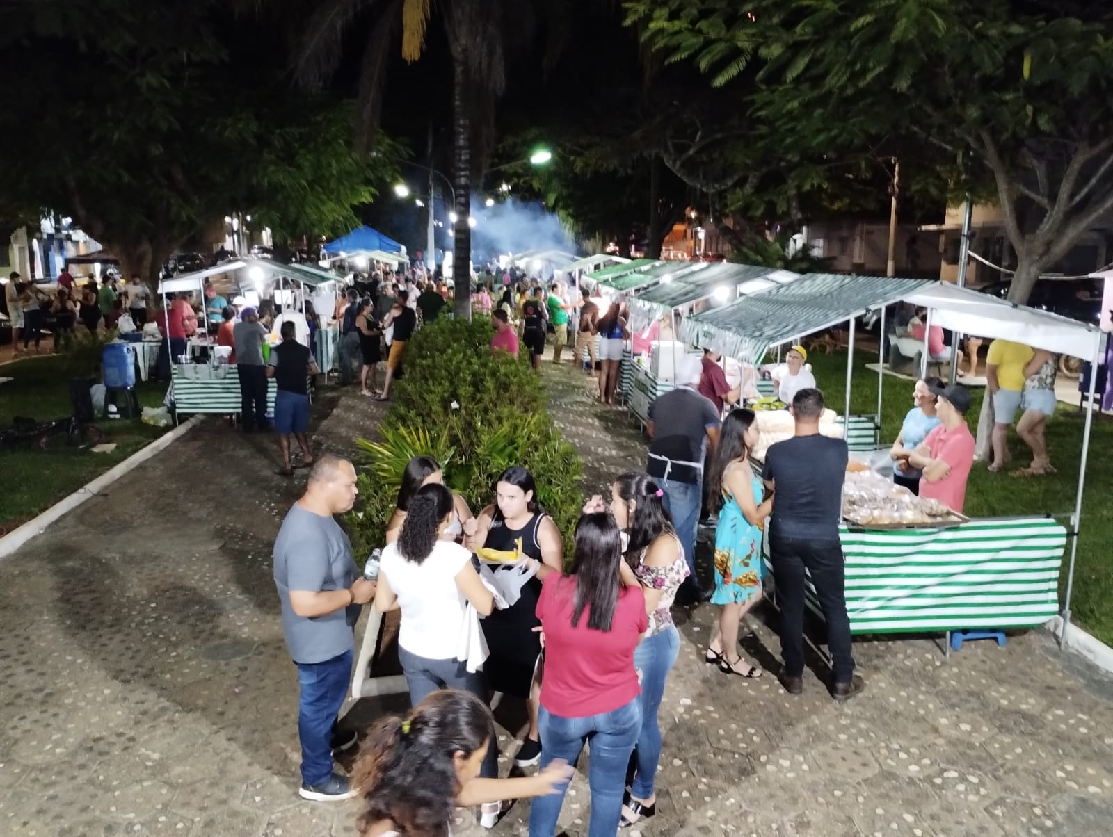 Feira Noturna: Sucesso em Monte Belo MG