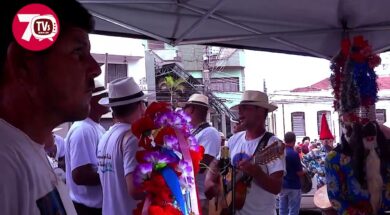 APRESENTAÇÃO DA FOLIA DE REIS DOS BAIANOS DE MACHADO-MG