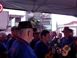 APRESENTAÇÃO DA FOLIA DE REIS SÃO FRANCISCO DE ASSIS DE CAETÉ-MG