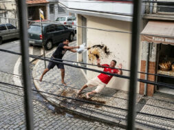 Cariacica: pedestre é atingido por objeto durante discussão em via pública