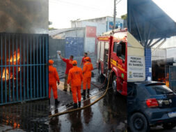 Incêndio atinge mercado municipal na zona norte de Teresina e mobiliza bombeiros