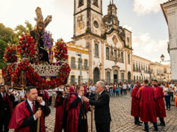 Procissão do Senhor Bom Jesus dos Passos emociona fiéis no Recife