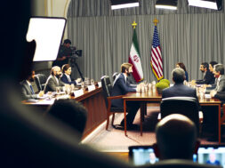 EUA propõem plano ao Irã para encerrar conflito e limitar programa nuclear