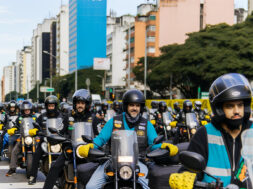 Motoboys em Curitiba protestam contra regulamentação de plataformas digitais