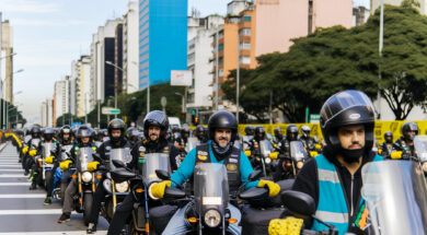 Motoboys em Curitiba protestam contra regulamentação de plataformas digitais
