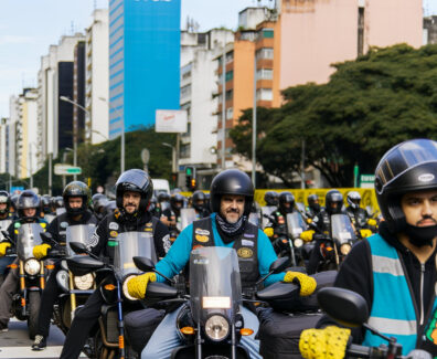 Motoboys em Curitiba protestam contra regulamentação de plataformas digitais