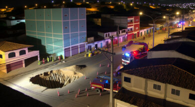 Cratera causa desabamento de casas na Zona Oeste de Natal