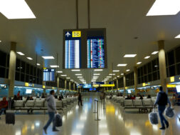 Explosão em turbina de avião em Guarulhos impacta voo no Paraná