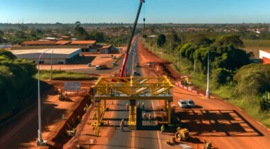 Bloqueio temporário na PRC-466 viabiliza montagem de passarela em Pitanga