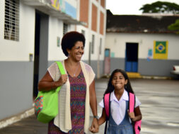Desigualdade educacional em Alagoas: mães sem escolaridade lideram ranking